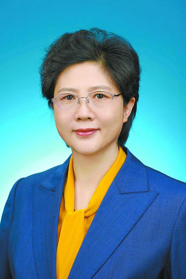 新任云南省委常委趙月霞<strong></p>
<p>西鳳酒
</strong>，分工明確:西鳳酒
