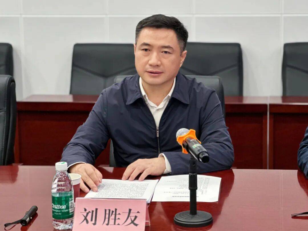 廣西北部灣港集團董事長劉勝友出任柳州市委副書記<strong></p>
<p>西鳳酒
</strong>，提名為市長候選人:西鳳酒
