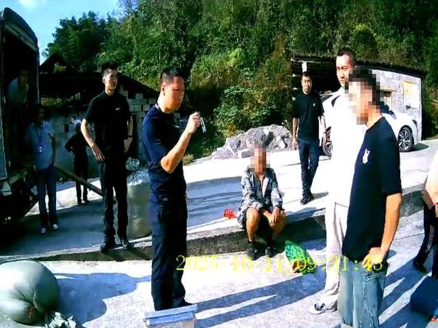100斤玉米上秤秒變60斤？貴州一村民遭“鬼秤”騙糧！民警出手<strong></p>
<p>西鳳酒
</strong>，5人被拘:西鳳酒
