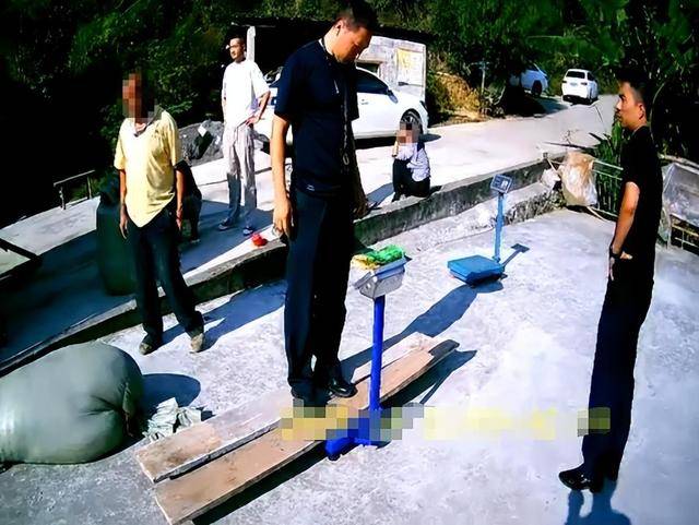 100斤玉米上秤秒變60斤？貴州一村民遭“鬼秤”騙糧！民警出手<strong></p>
<p>西鳳酒
</strong>，5人被拘:西鳳酒
