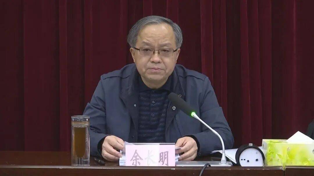 重慶通報(bào)：余長(zhǎng)明<strong></p>
<p>西鳳酒
</strong>，六大紀(jì)律全違反:西鳳酒
