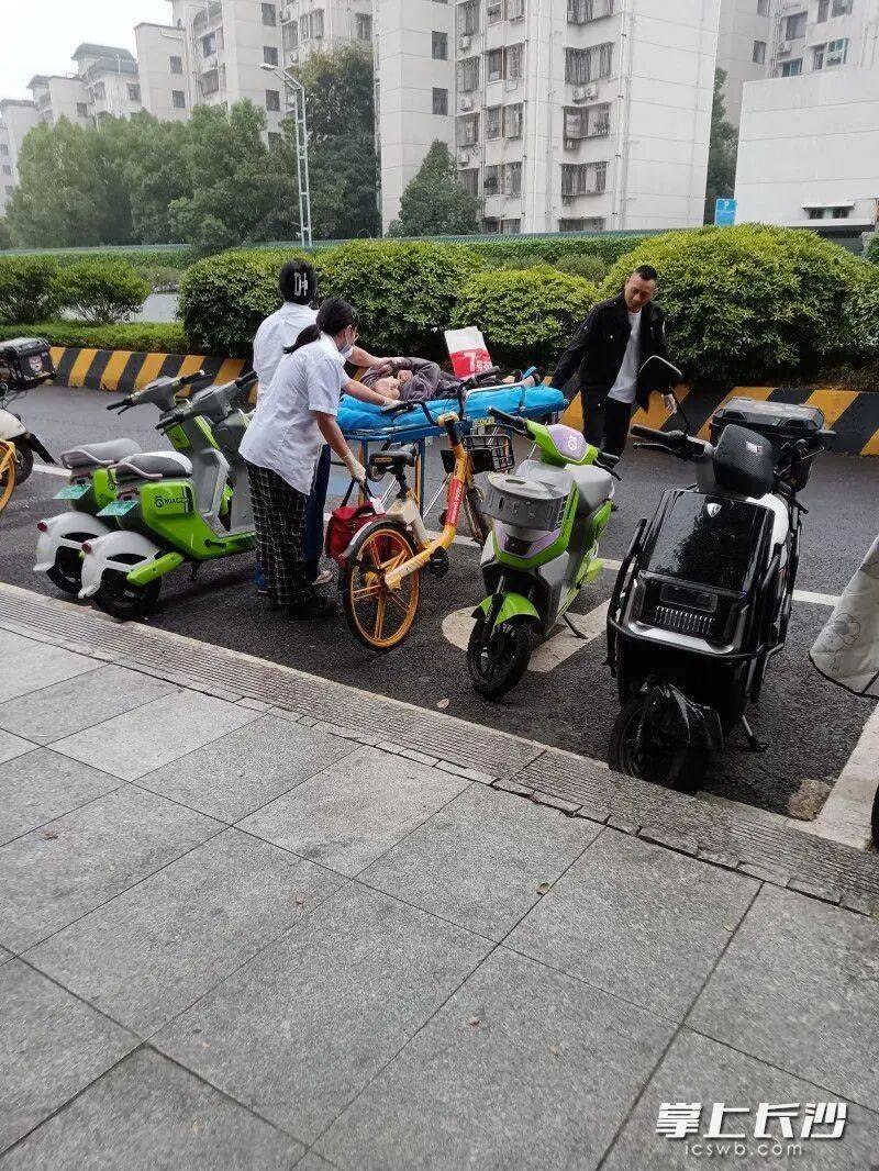 事發(fā)湖南烈士公園！80多歲老人不慎落湖<strong></p>
<p>西鳳酒
</strong>，眾多市民合力救助:西鳳酒

