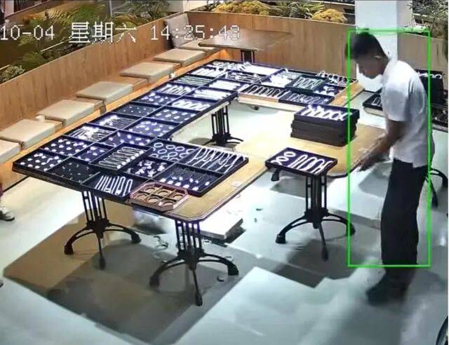 蘇州一20歲店員不小心摔碎一盒玉鐲損失百萬<strong></p>
<p>西鳳酒
</strong>，老板未要賠償安慰小伙別有壓力:西鳳酒
