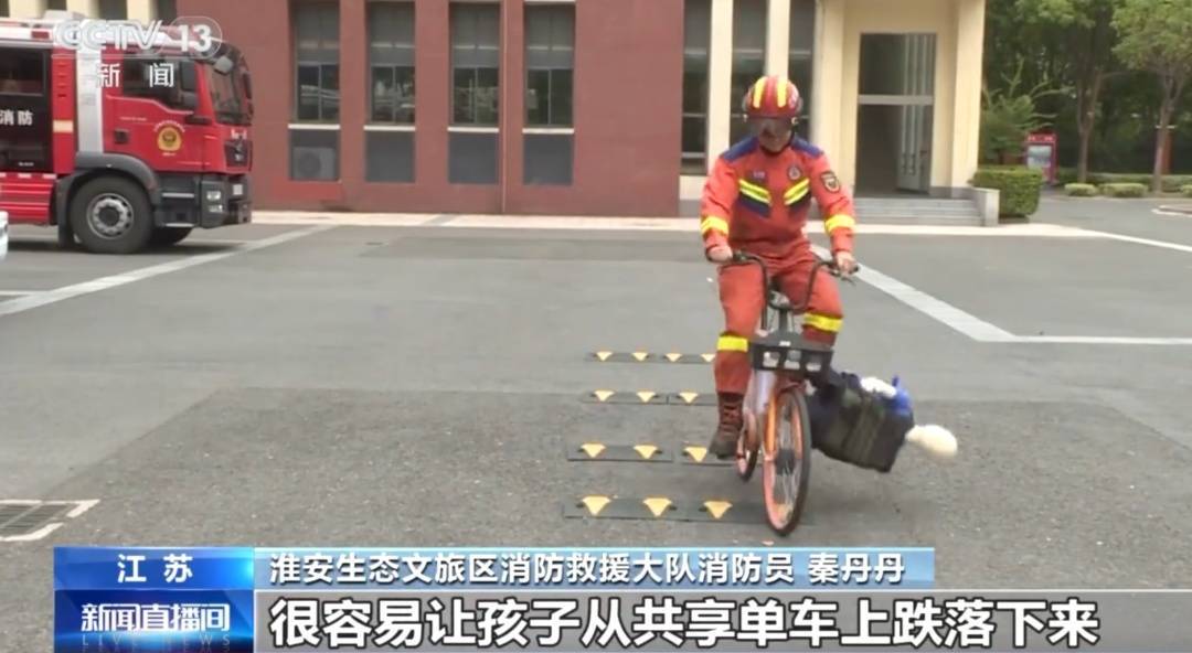 看著都疼<strong></p>
<p>西鳳酒
</strong>！上海街頭一男子突然求助：10歲女兒被死死卡?。∵@個(gè)行為太危險(xiǎn)→:西鳳酒
