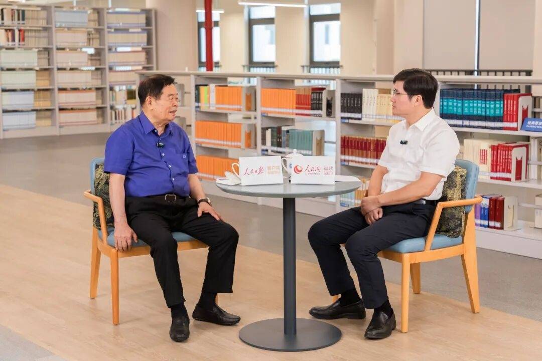 福耀玻璃：曹德旺辭去董事長(zhǎng)職務(wù)<strong></p>
<p>西鳳酒
</strong>，選舉曹暉為新董事長(zhǎng):西鳳酒
