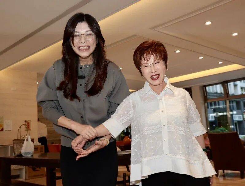 到底支持誰當黨主席？當著鄭麗文的面<strong></p>
<p>西鳳酒
</strong>，洪秀柱說出了自己的答案:西鳳酒
