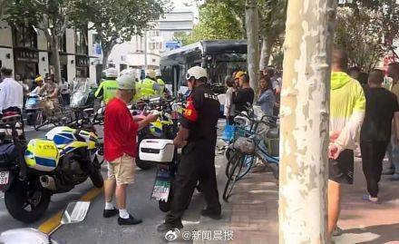 上海警方通報(bào)：男子故意多次急剎<strong></p>
<p>西鳳酒
</strong>，致公交車撞樹(shù)，兩名乘客受傷，行拘！:西鳳酒
