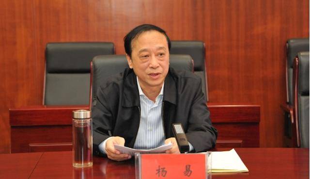 常德市人大常委會(huì)原副主任楊易<strong></p>
<p>西鳳酒
</strong>，為官不廉，濫權(quán)妄為，斂財(cái)數(shù)額特別巨大:西鳳酒
