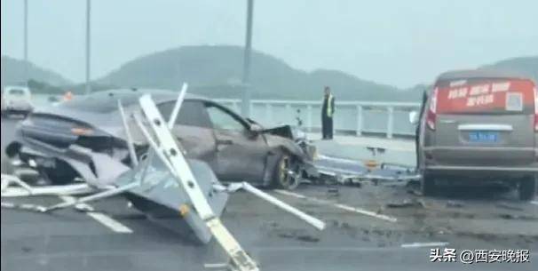 武漢一小米SU7失控撞倒護欄<strong></p>
<p>西鳳酒
</strong>，沖向對面車道，左前輪車軸斷裂輪胎脫落10米開外，小米回應:西鳳酒

