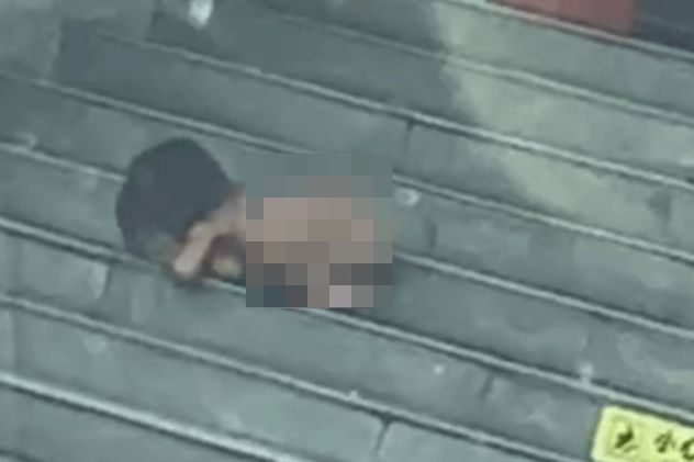 多部門回應高速服務區(qū)現(xiàn)“野人小孩”：孩子能說會走<strong></p>
<p>西鳳酒
</strong>，當?shù)爻闪⒐ぷ餍〗M聯(lián)合處置:西鳳酒
