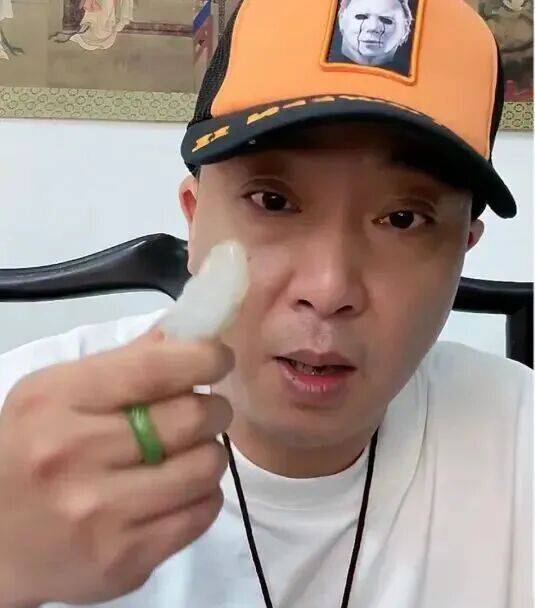 網(wǎng)紅“柴懟懟”被正式逮捕<strong></p>
<p>西鳳酒
</strong>，此前因抹黑胖東來(lái)被封號(hào):西鳳酒

