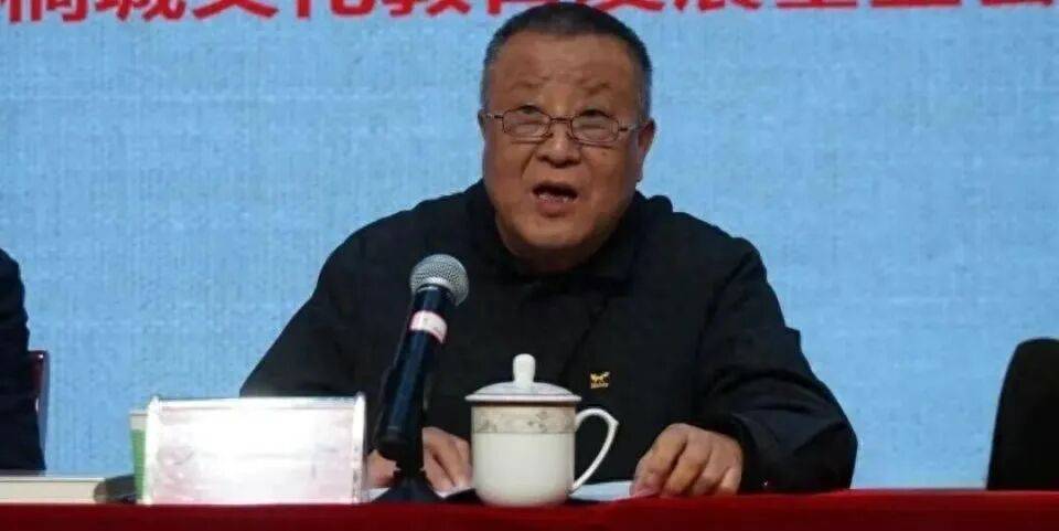 涉嫌嚴重違紀違法<strong></p>
<p>西鳳酒
</strong>，退休17年的方平被查:西鳳酒
