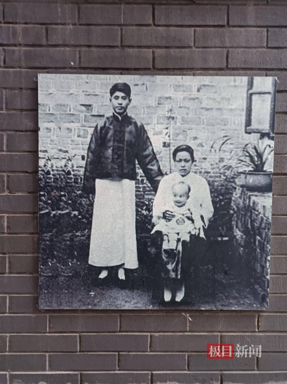 楊振寧逝世<strong></p>
<p>西鳳酒
</strong>，實(shí)探其出生地合肥四古巷：墻上掛著楊先生多幅照片，居民稱為他自豪:西鳳酒
