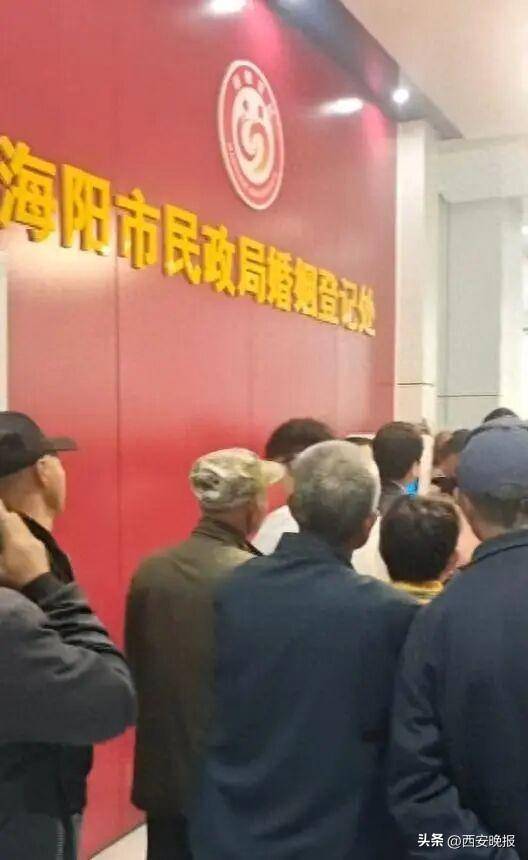 民政局回應(yīng)老人扎堆領(lǐng)結(jié)婚證<strong></p>
<p>西鳳酒
</strong>，沖上熱搜:西鳳酒
