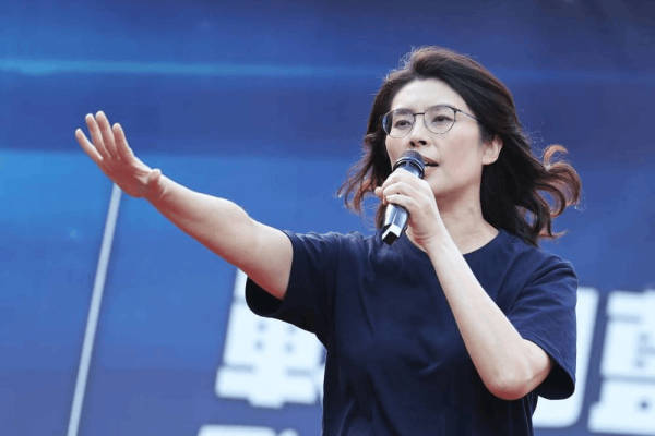 當(dāng)選國(guó)民黨主席<strong></p>
<p>西鳳酒
</strong>，鄭麗文發(fā)聲:西鳳酒
