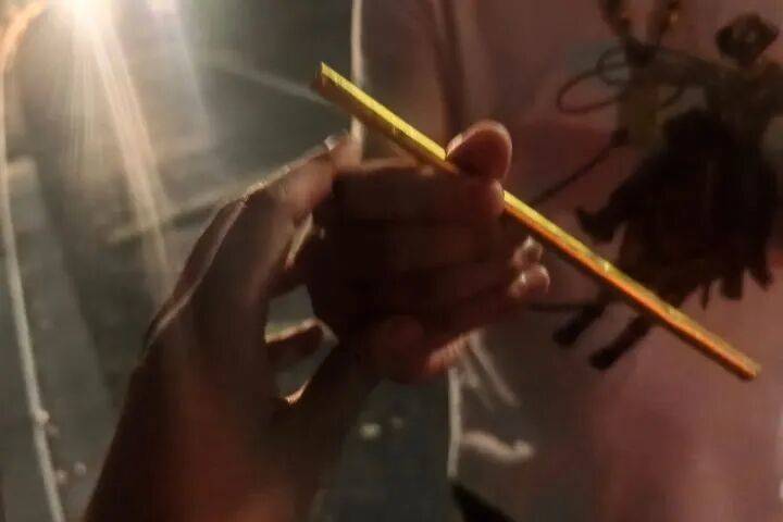 “要跪搓衣板了！”浙江男子用100克黃金打吸管喝奶茶，凌晨在街頭丟了……:西鳳酒
